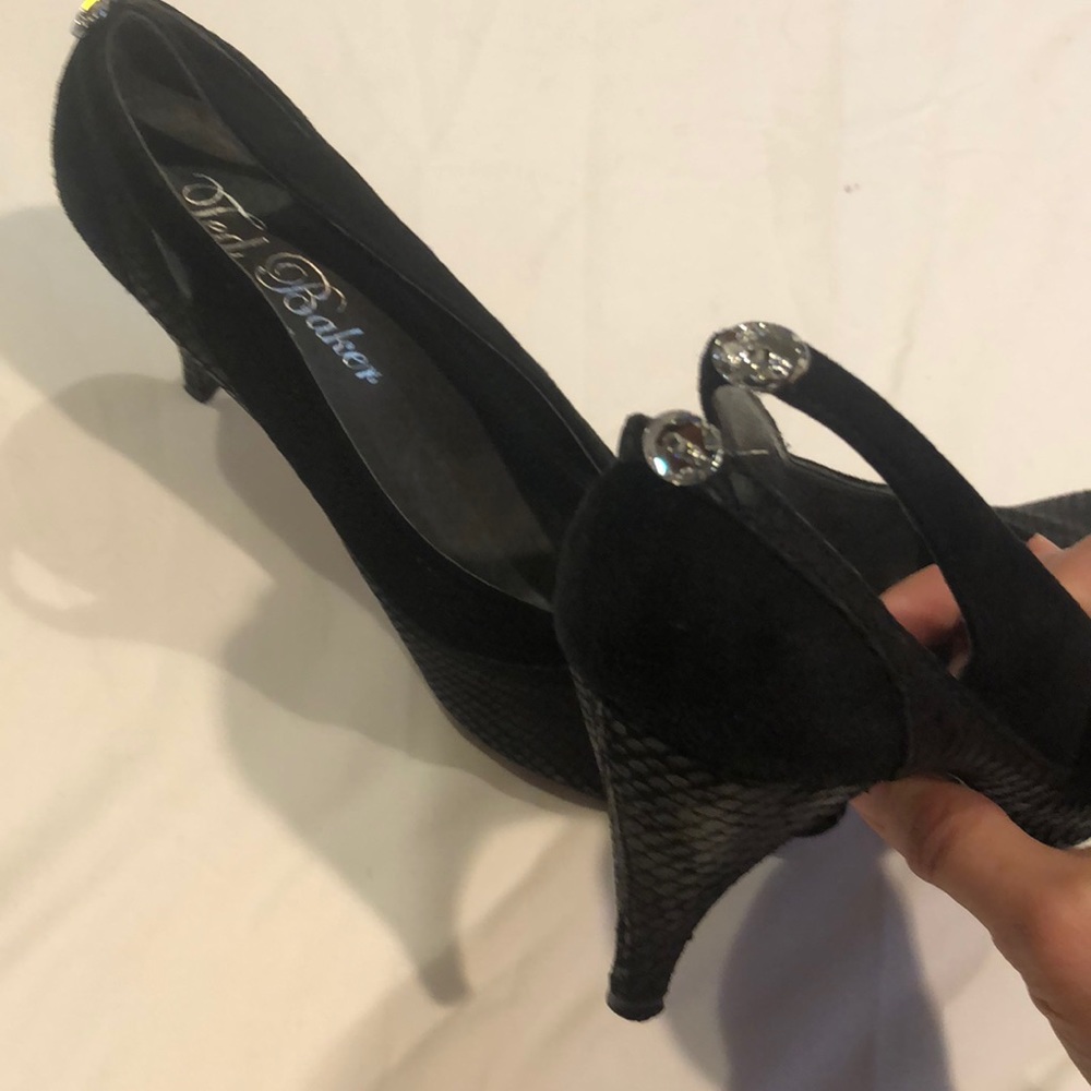 Ted Baker beautiful heels. Crystal button detail!